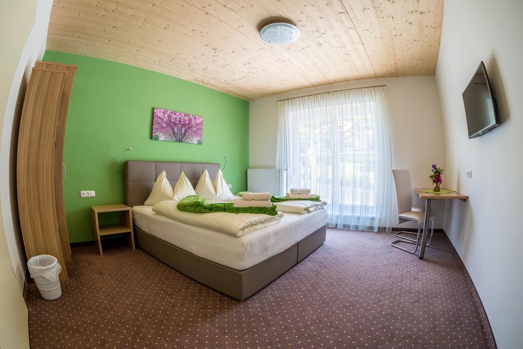 Gaestehaus Krappinger/Pizzeria Mamma Mia Ossiach Habitación foto